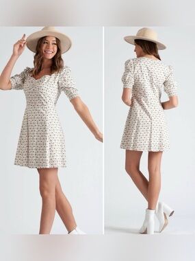 Lucca Gardenia Smocked Daisy Print Dress Size M